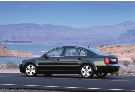 SKODA Superb II sedan czarny tylny lewy