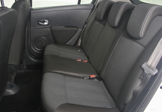 RENAULT Clio III II hatchback biały wnętrze