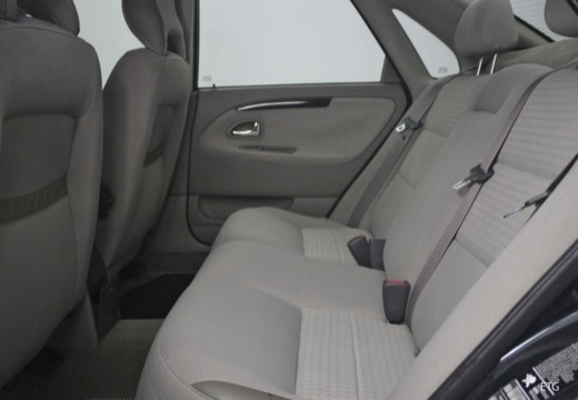 VOLVO S40 III sedan wnętrze