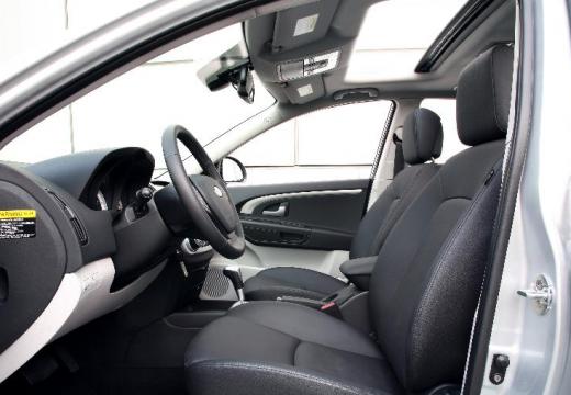 KIA Ceed Sporty Wagon I kombi silver grey wnętrze