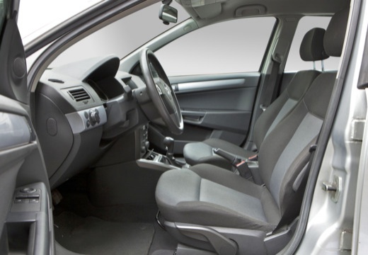 OPEL Astra III I hatchback wnętrze