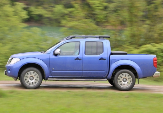 NISSAN Navara III pickup niebieski jasny boczny lewy