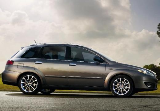 FIAT Croma kombi szary ciemny boczny prawy