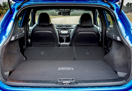 NISSAN Qashqai IV hatchback niebieski jasny przestrzeń załadunkowa