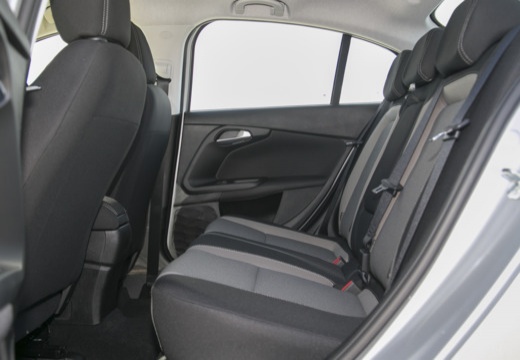 FIAT Tipo sedan wnętrze