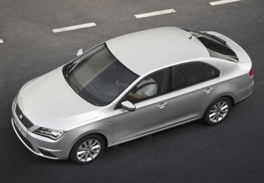 SEAT Toledo hatchback silver grey przedni lewy