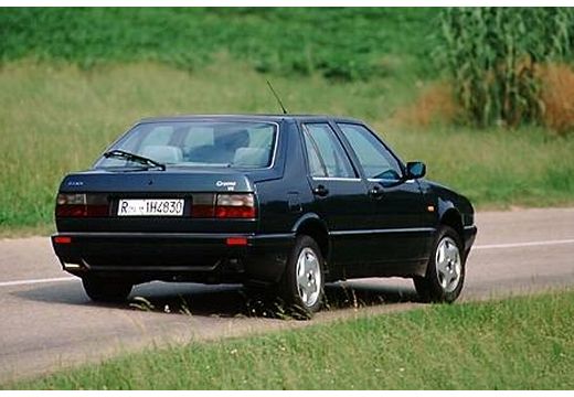 FIAT Croma hatchback czarny tylny prawy