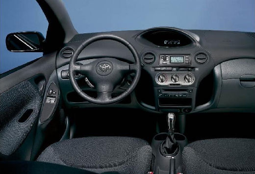 Toyota Yaris II hatchback tablica rozdzielcza