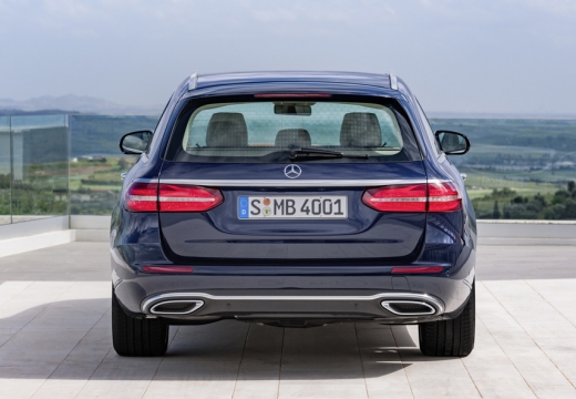 MERCEDES-BENZ Klasa E kombi niebieski jasny tylny