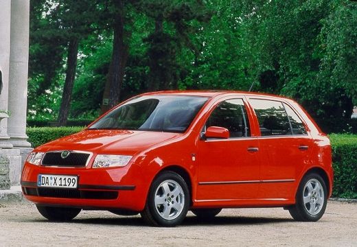 SKODA Fabia II hatchback czerwony jasny przedni lewy