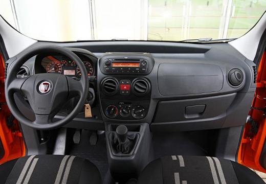 FIAT Fiorino kombi pomarańczowy tablica rozdzielcza