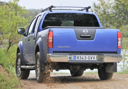 NISSAN Navara III pickup niebieski jasny tylny lewy