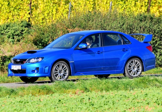 SUBARU Impreza VI sedan niebieski jasny przedni lewy