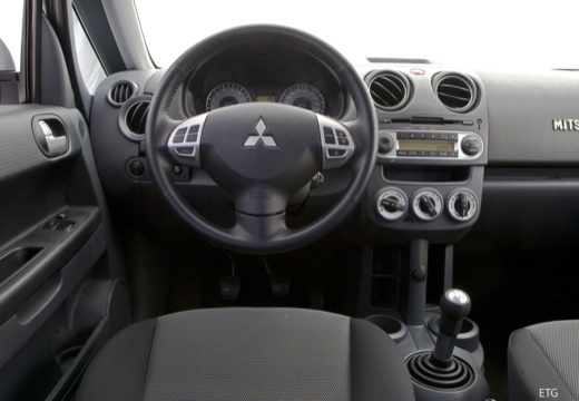 MITSUBISHI Colt VI hatchback biały tablica rozdzielcza