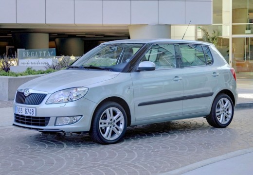 SKODA Fabia hatchback zielony jasny przedni lewy