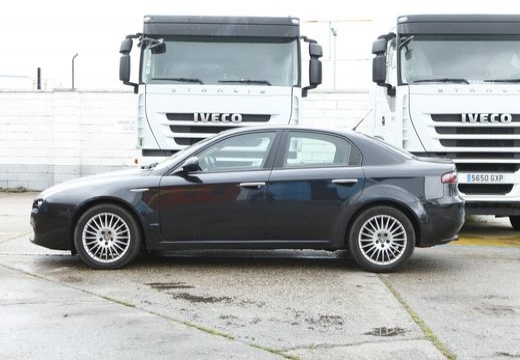 ALFA ROMEO 159 I sedan boczny lewy