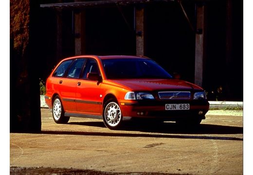 VOLVO V40 kombi czerwony jasny przedni prawy