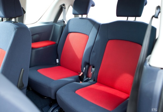 PEUGEOT 1007 I hatchback wnętrze