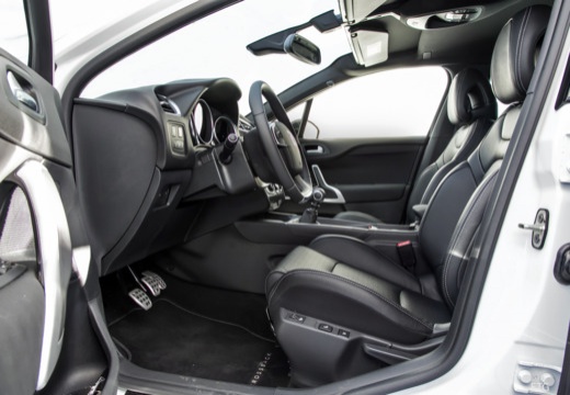 CITROEN DS4 Crossback hatchback wnętrze