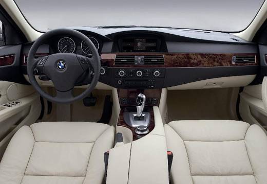 BMW Seria 5 E60 II sedan tablica rozdzielcza