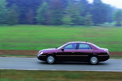 LANCIA Thesis I sedan bordeaux (czerwony ciemny) boczny lewy