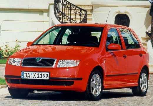 SKODA Fabia II hatchback czerwony jasny przedni lewy