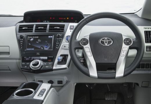 Toyota Prius + I kombi biały tablica rozdzielcza