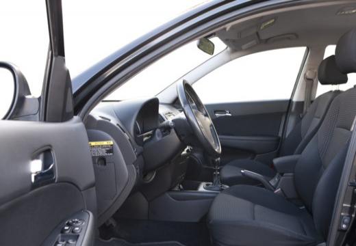 HYUNDAI i30 I hatchback czarny wnętrze