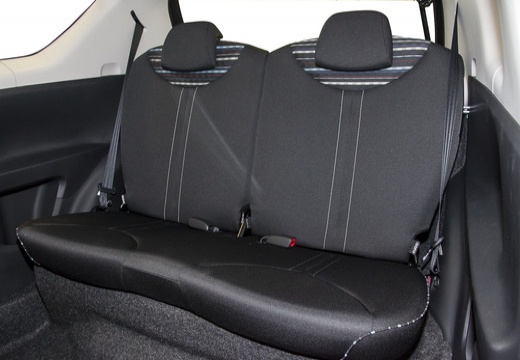 CITROEN C1 III hatchback czerwony jasny wnętrze