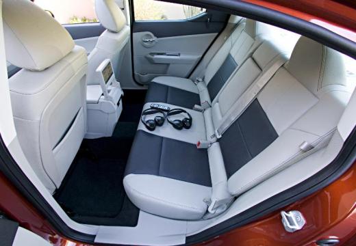 DODGE Avenger I sedan wnętrze