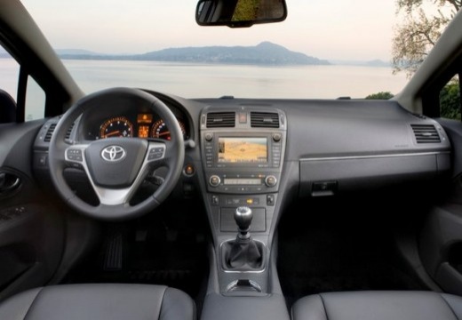 Toyota Avensis V sedan tablica rozdzielcza