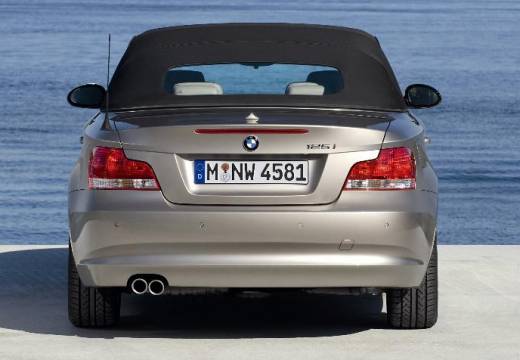 BMW Seria 1 kabriolet beige tylny