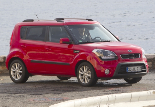 KIA Soul II hatchback czerwony jasny przedni prawy