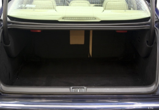 PEUGEOT 607 II sedan przestrzeń załadunkowa