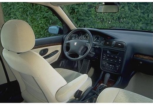 PEUGEOT 406 II sedan wnętrze