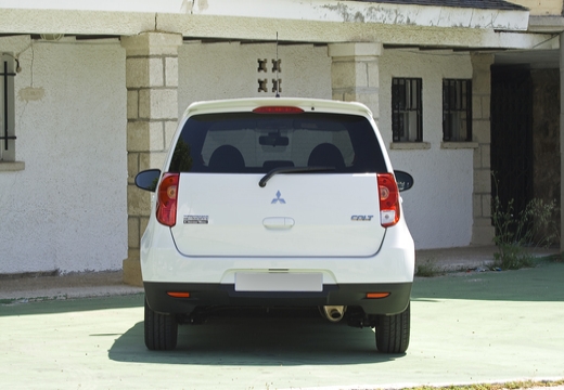 MITSUBISHI Colt VI hatchback biały tylny