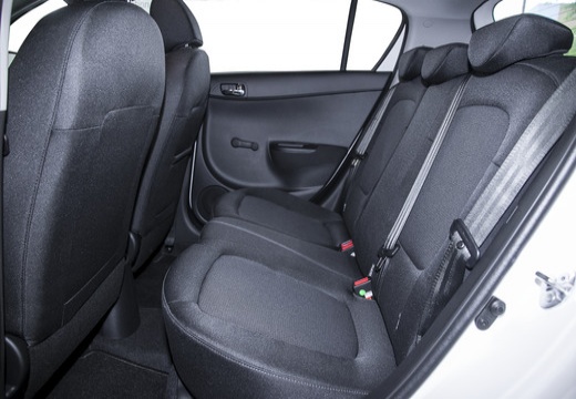 HYUNDAI i20 II hatchback biały wnętrze