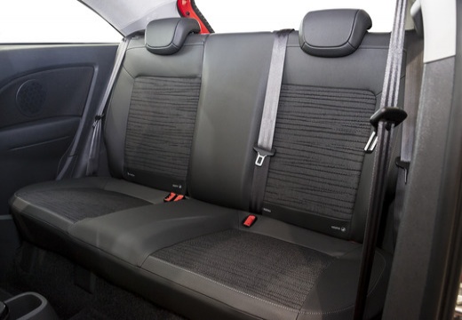 OPEL Corsa D II hatchback czerwony jasny wnętrze