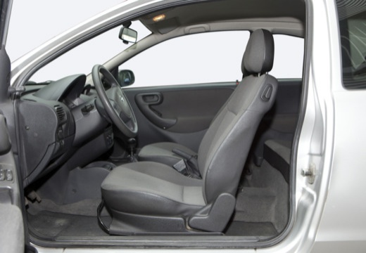 OPEL Corsa C II hatchback silver grey wnętrze