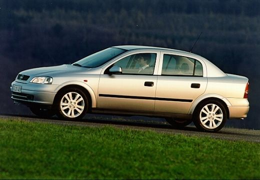 OPEL Astra II sedan silver grey przedni lewy