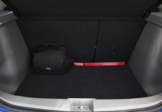 SUZUKI SX4 II hatchback niebieski jasny przestrzeń załadunkowa
