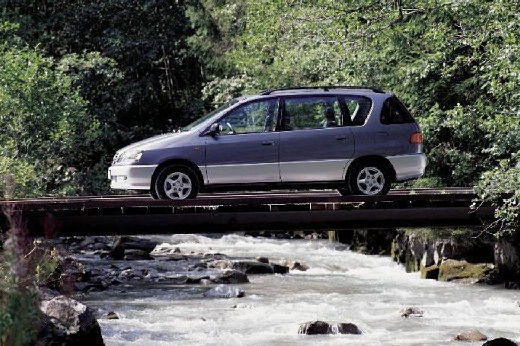 Toyota Picnic van silver grey boczny lewy