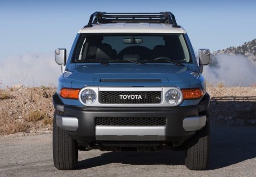 Toyota FJ Cruiser kombi niebieski jasny przedni