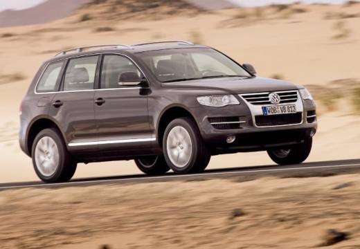 VOLKSWAGEN Touareg kombi brązowy przedni prawy