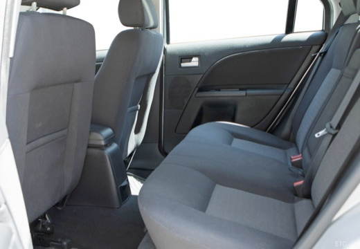 FORD Mondeo III hatchback wnętrze