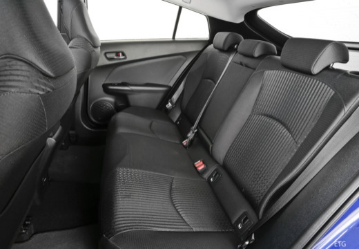Toyota Prius IV hatchback wnętrze