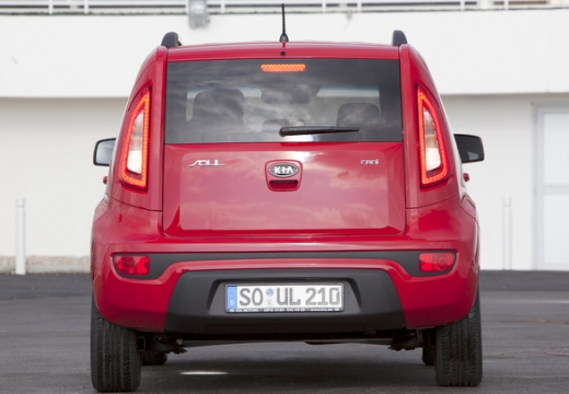 KIA Soul II hatchback czerwony jasny tylny