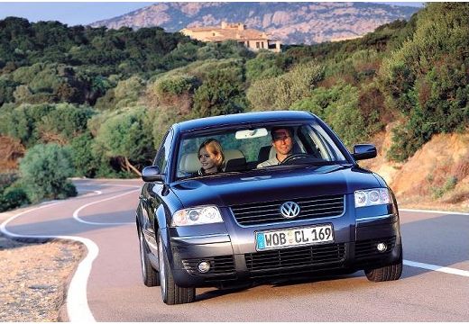 VOLKSWAGEN Passat IV sedan niebieski jasny przedni prawy