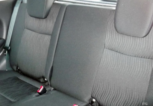 SUZUKI Swift II hatchback wnętrze