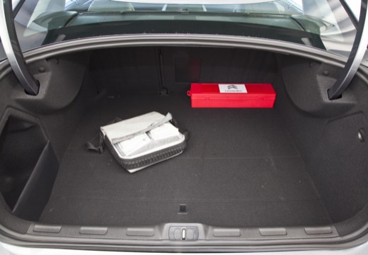 CITROEN C5 III sedan szary ciemny przestrzeń załadunkowa